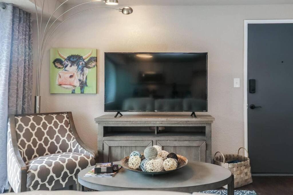 Holly First Floor 2 King Beds Villa Kansas City Exterior photo