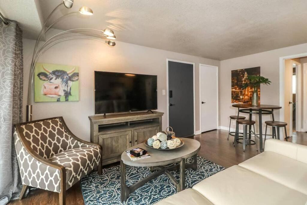 Holly First Floor 2 King Beds Villa Kansas City Exterior photo